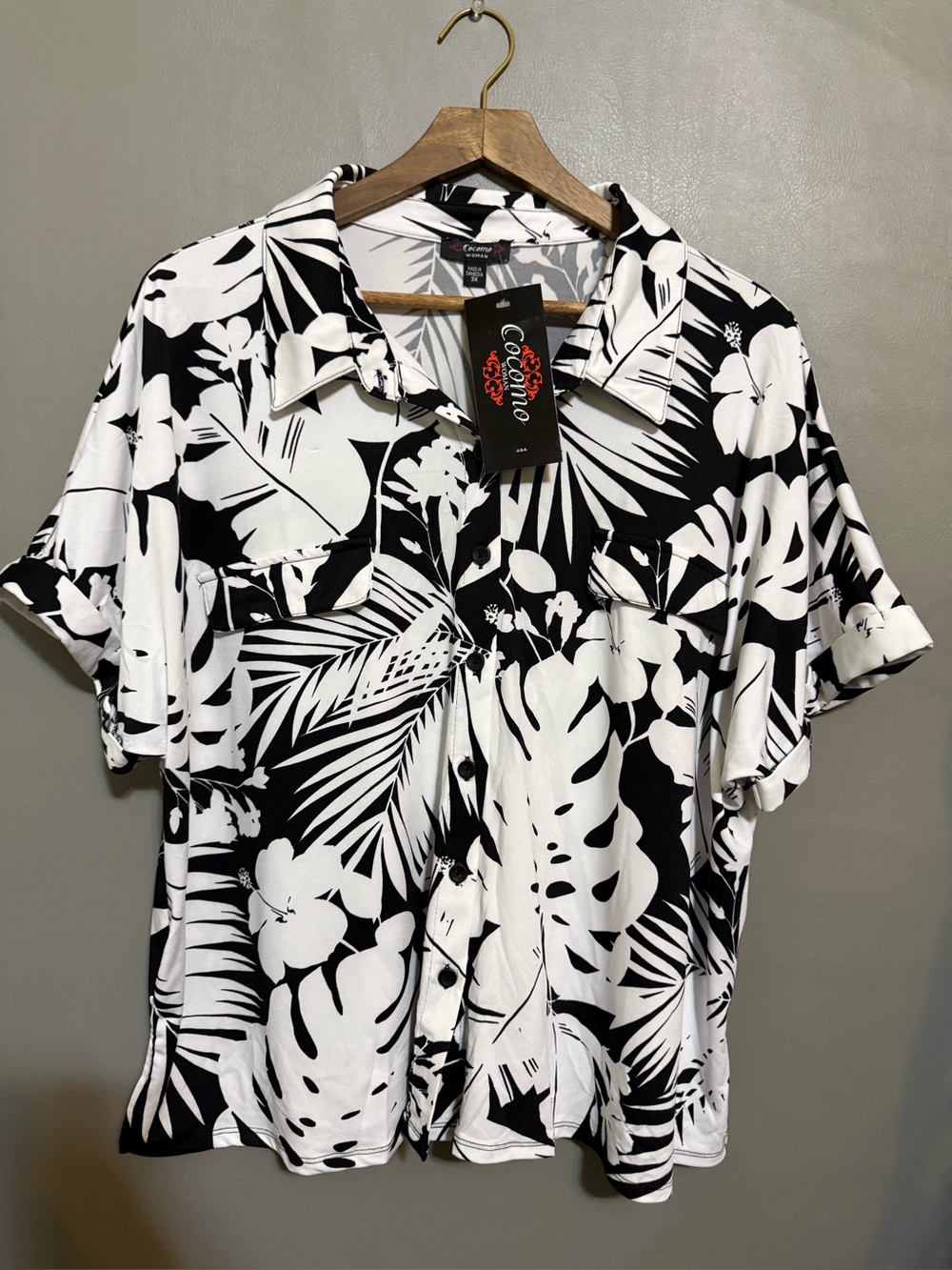 Cocomo Black & White Tropical Print Casual Button-Down Shirt